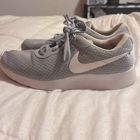 Size Women’s 11 Nike Grey Tennis Shoes - Picture 2 of 4
